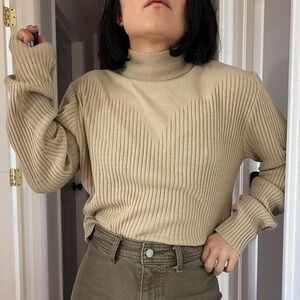 vtg 70s beige long sleeve knit mockneck sweater Large